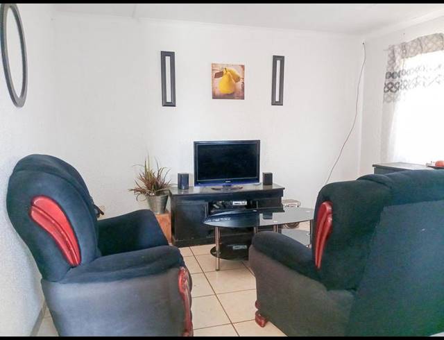 2 BEDROOM HOUSE FOR SALE IN BEVERLY HILLS